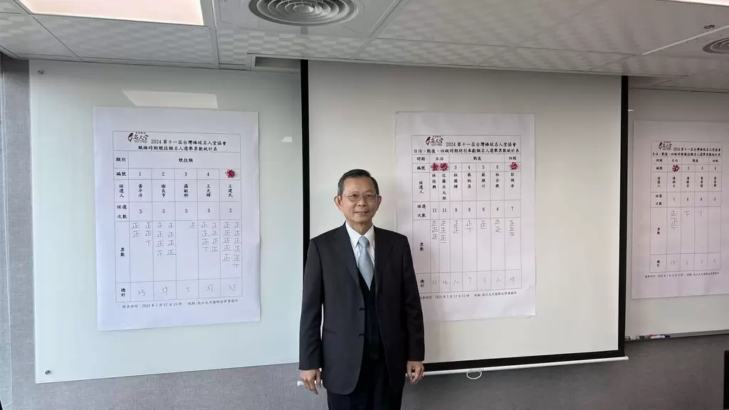 台灣棒球名人堂協會理事長莊國明公布2014年入堂名人。官方提供