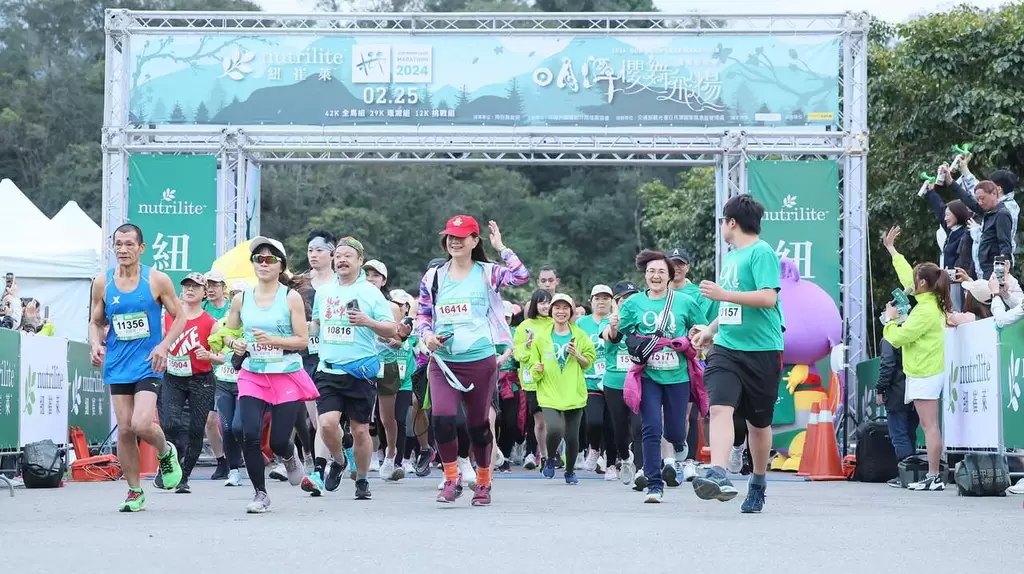紐崔萊櫻舞飛揚環湖路跑賽，近五千人開跑。大會提供