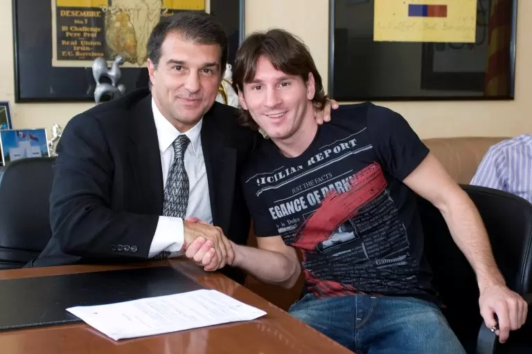 梅西與巴塞隆納的第一份合約竟在餐巾紙上。法新社