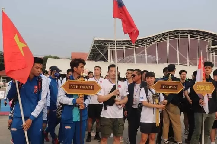 世界泰拳錦標賽大會一貫讓台灣選手以Taiwan名義並舉青天白日滿地紅國旗參賽。黃佳璿提供