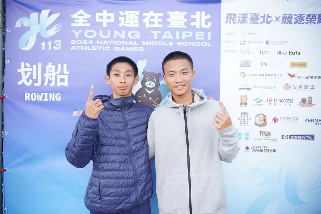 水里商工白子韋(右)／劉亮坤在高男組雙人單槳這個項目的連四屆不敗傳奇。全中運提供