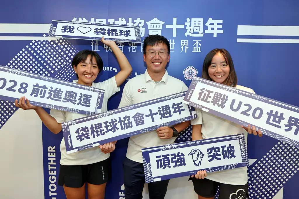 中華台北女子袋棍球(左起)選手林安琪、教練温庭新和選手王黃蓉。官方提供