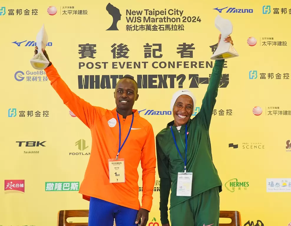 2024萬金石馬拉松 Cyrus Kipkemboi(左)拿下男子組冠軍Fozya Jemal拿下女子組冠軍。大會提供