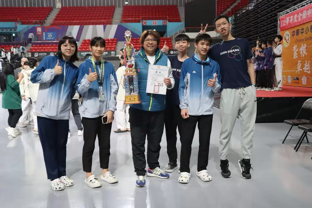 台中市新光國中以1金1銀2銅獲得國中男子組團體冠軍。大會提供
