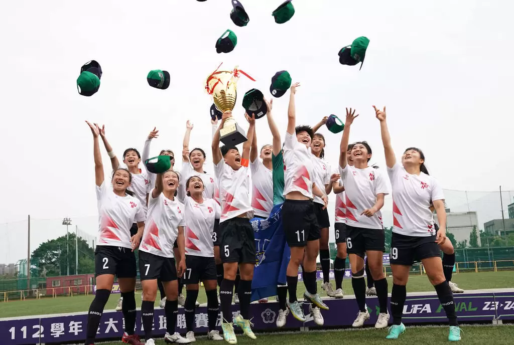  112學年度大專足球聯賽公開女生組第一級第一名臺灣師大。大專體總提供