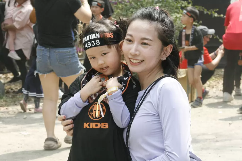 來自台南的蘇小妹開心與媽媽合照。大會提供