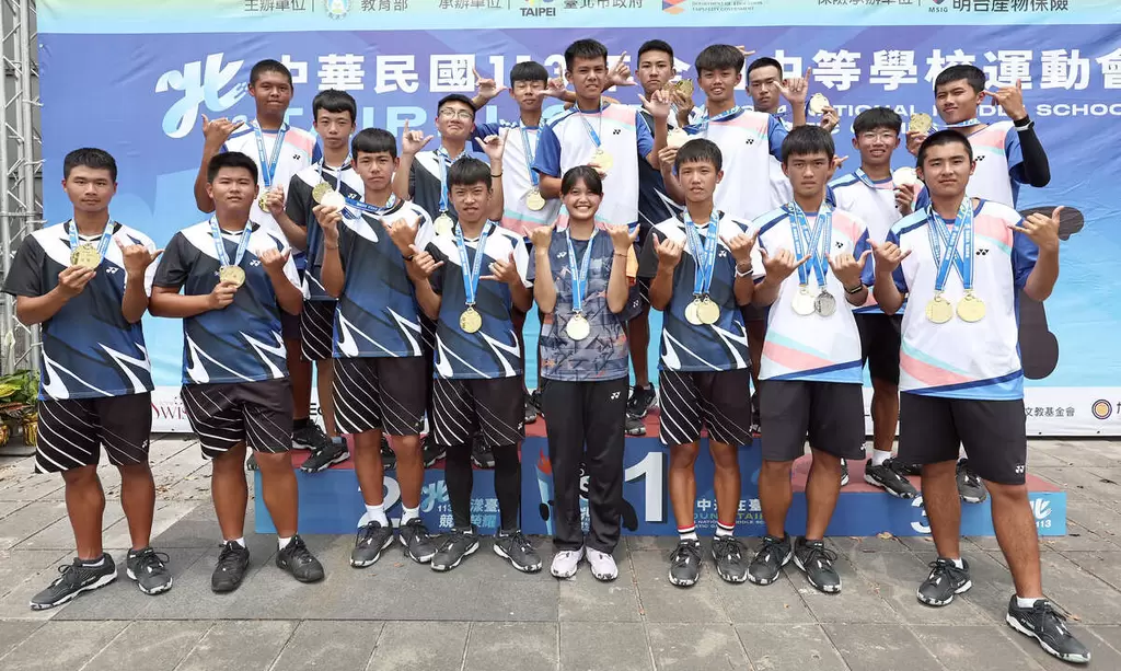 台南南寧高中代表隊在軟網項目豪取六金創下紀錄。臺北市政府教育局提供