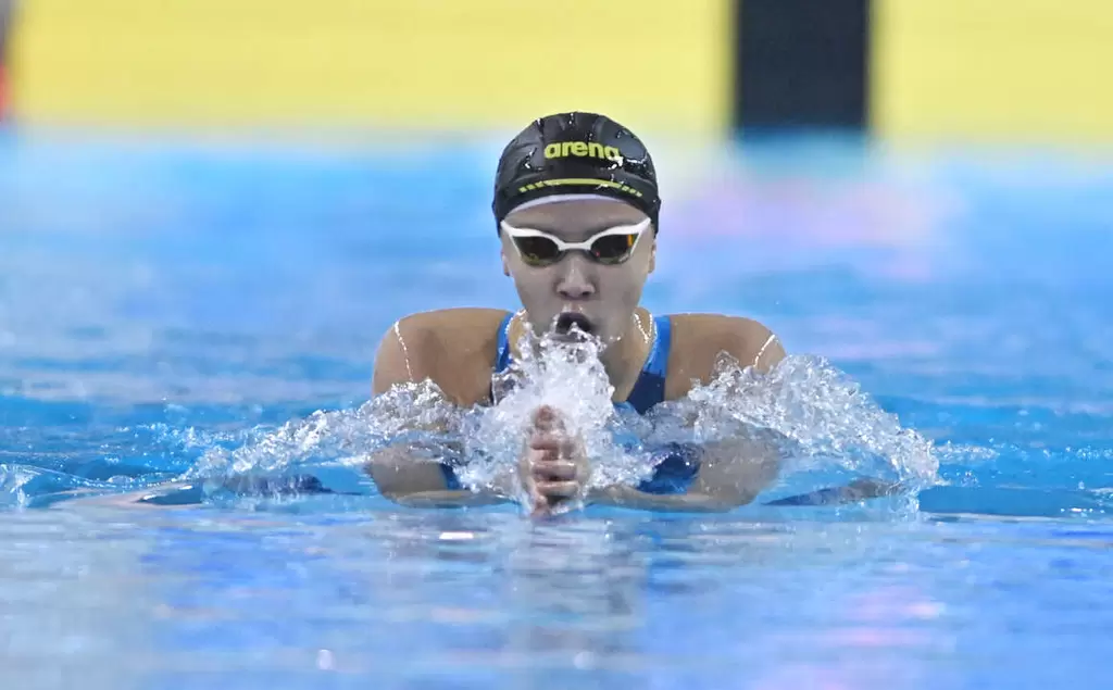 臺北市數位高中林家嫻贏得游泳高女組400公尺混合式金牌。臺北市政府教育局提供