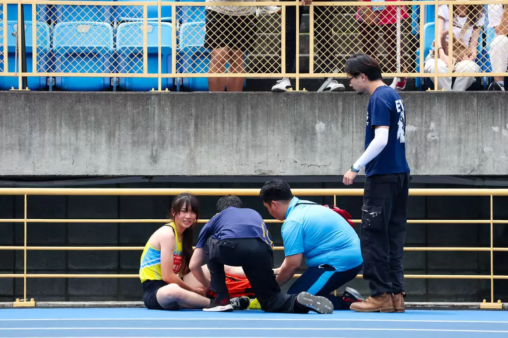 高女跳高金牌東泰高中林佩萱受傷。全中運提供