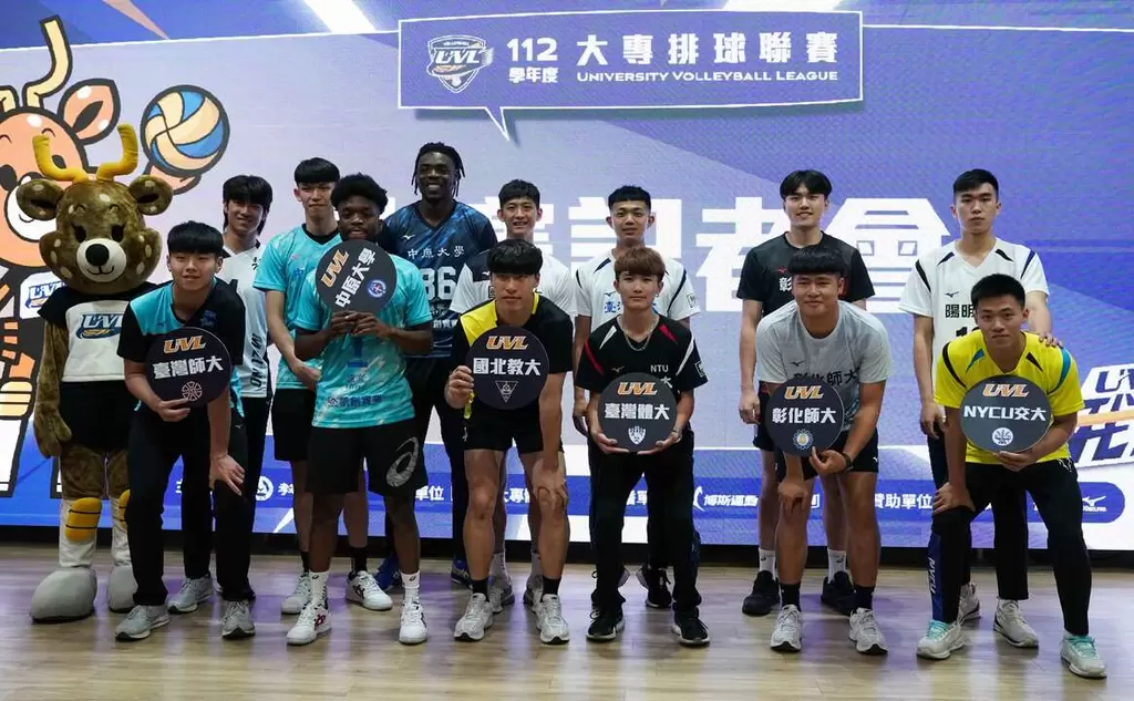 112學年度大專排球聯賽決賽公開男生組各校代表。大專體總提供