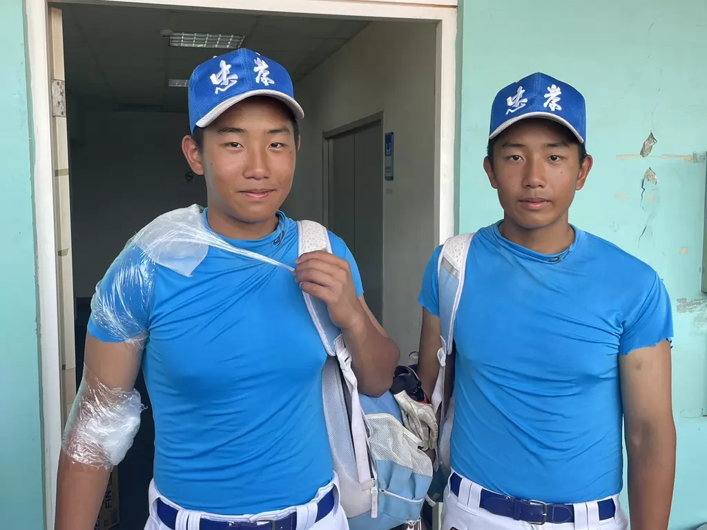姜晉堯（左）和雙胞胎弟弟姜晉錫。台灣世界少棒聯盟提供