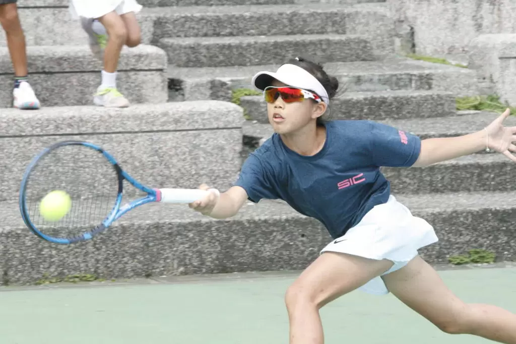 前台灣職業網將林子揚趙曉涵的女兒林霈妮參賽。青少年網球運動發展協會提供