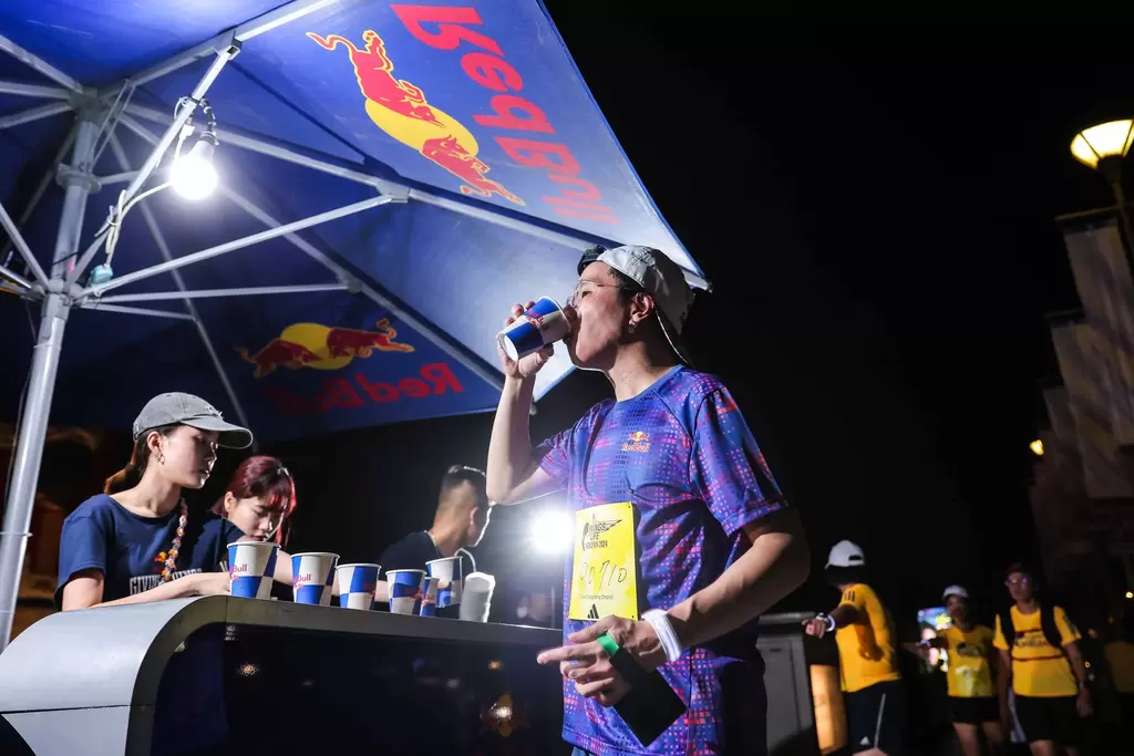本屆Wings For Life全球路跑，Red Bull電競選手石油王Oil King(圖左)也突破自己的成績挑戰自己的極限。Red Bull 提供