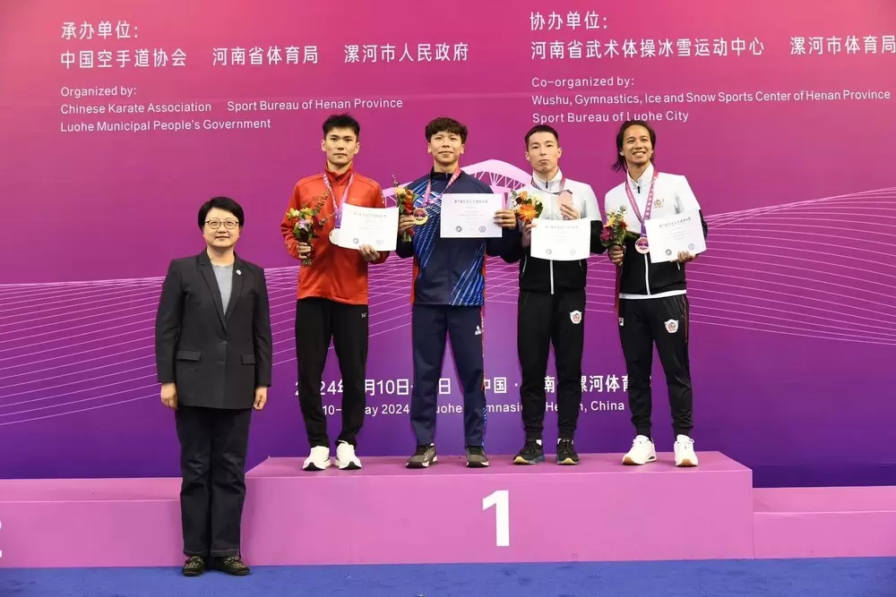 徐立緯（左二）在東亞錦標賽奪得2面金牌。北市大提供
