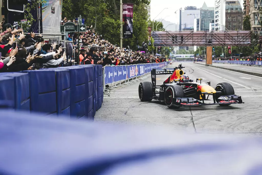 Red Bull 與臺中市政府攜手9 /28舉辦史無前例的Red Bull Showrun Taichung將首度有F1賽車在台街頭飆速。Red Bull 提供