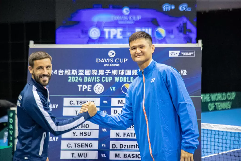 吳東霖接力第二點單打上陣挑戰目前世界排名86位的祖赫Damir Dzumhur。海碩運動行銷整合公司提供