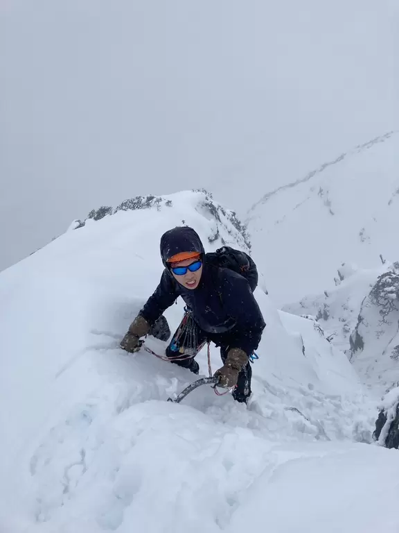 徐安亭前往雪山北稜角攀登。圖片來源／徐安亭