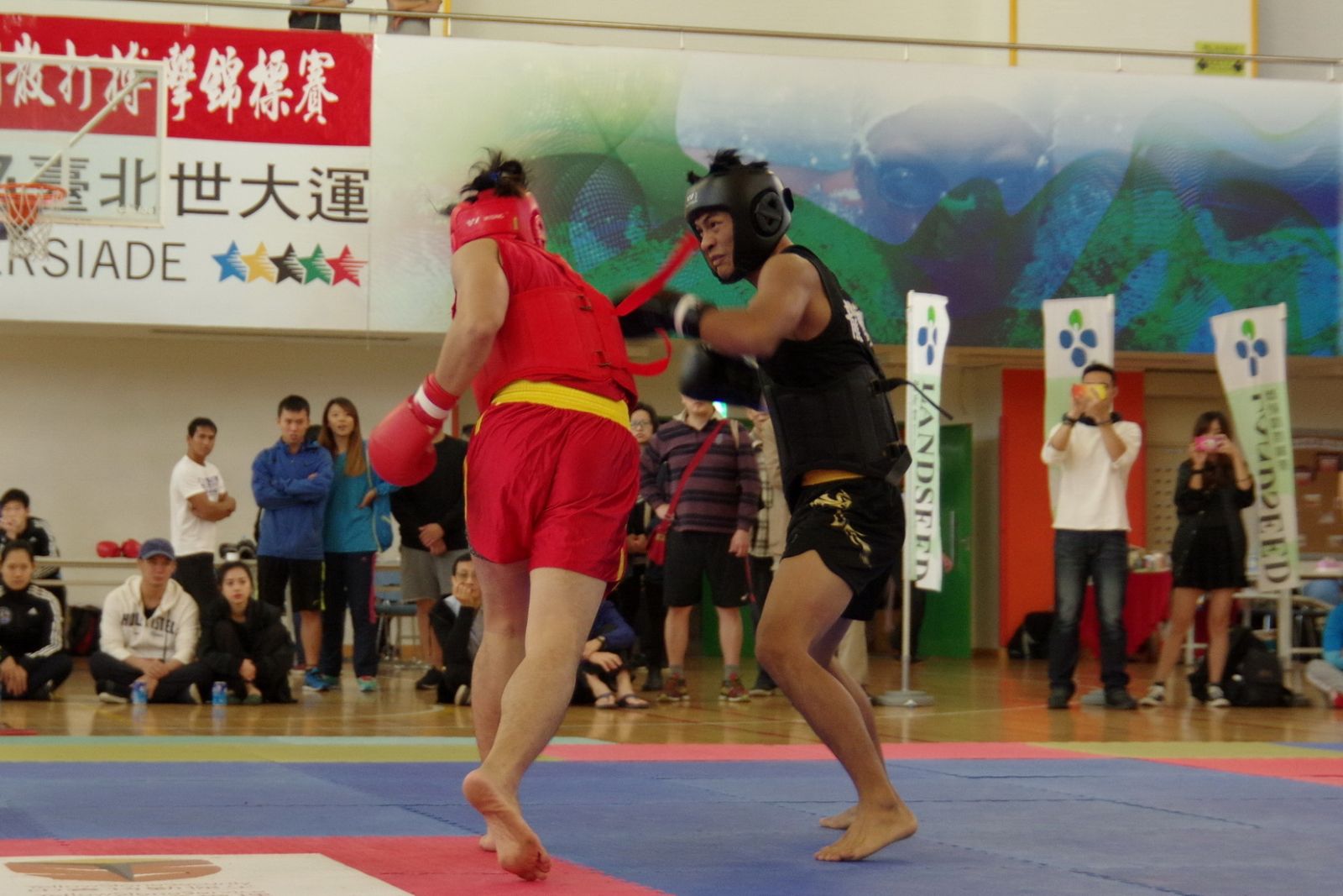 世大運散打項目培訓選手鍾永晟在社會男子組75kg量級封王。