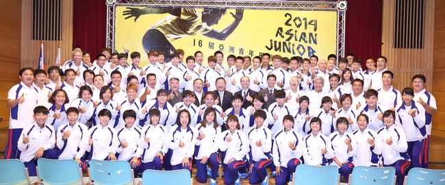 亞洲青年田徑錦標賽中華臺北代表隊最大陣容正式授旗出賽。（大會提供）