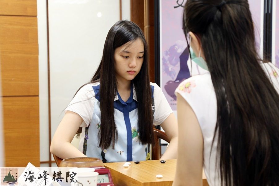 美女棋手俞俐均。