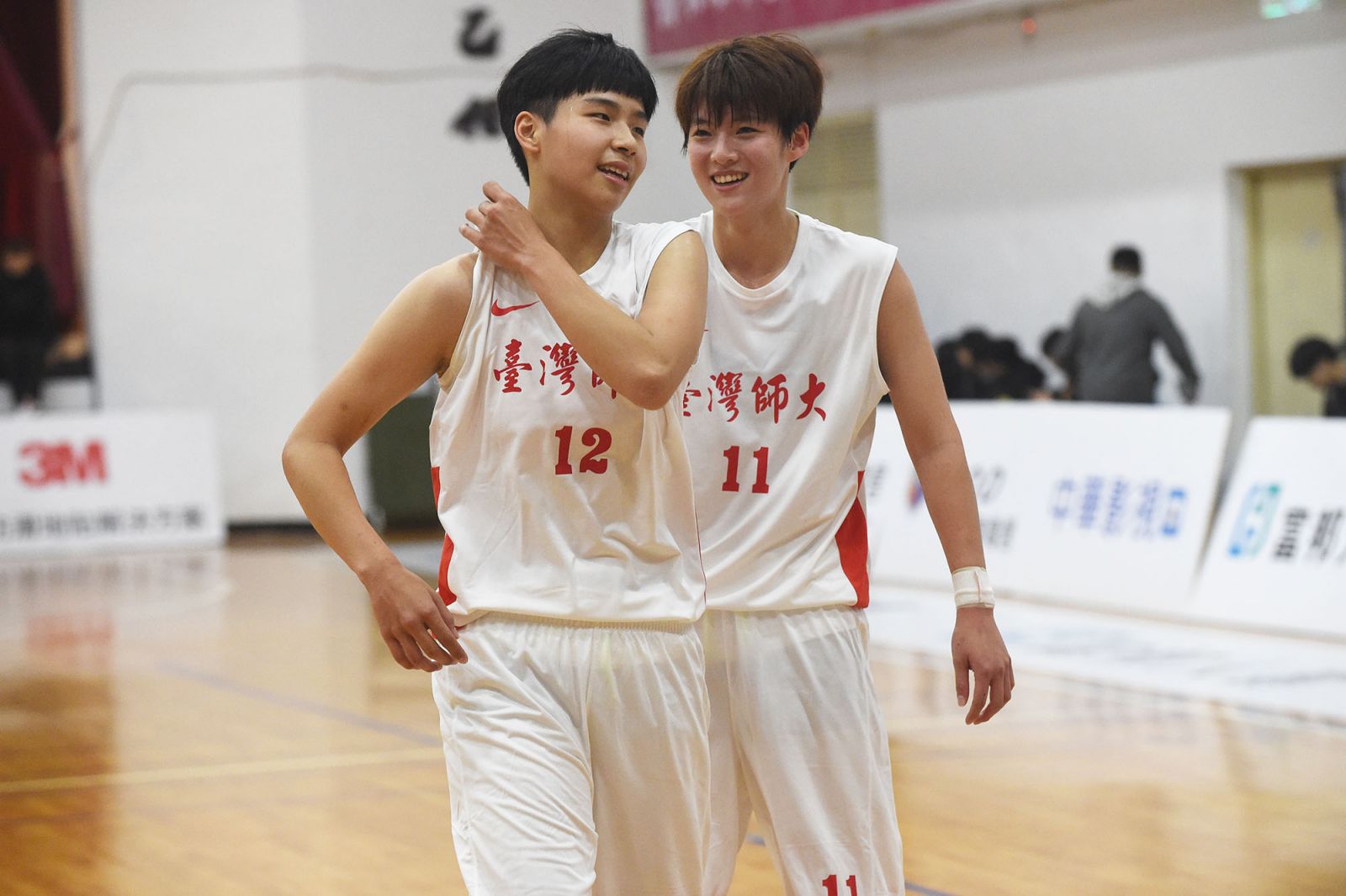 台師大「小雙塔」黃湘婷（左）、王維琳合得得39分、17籃板。大專體總提供