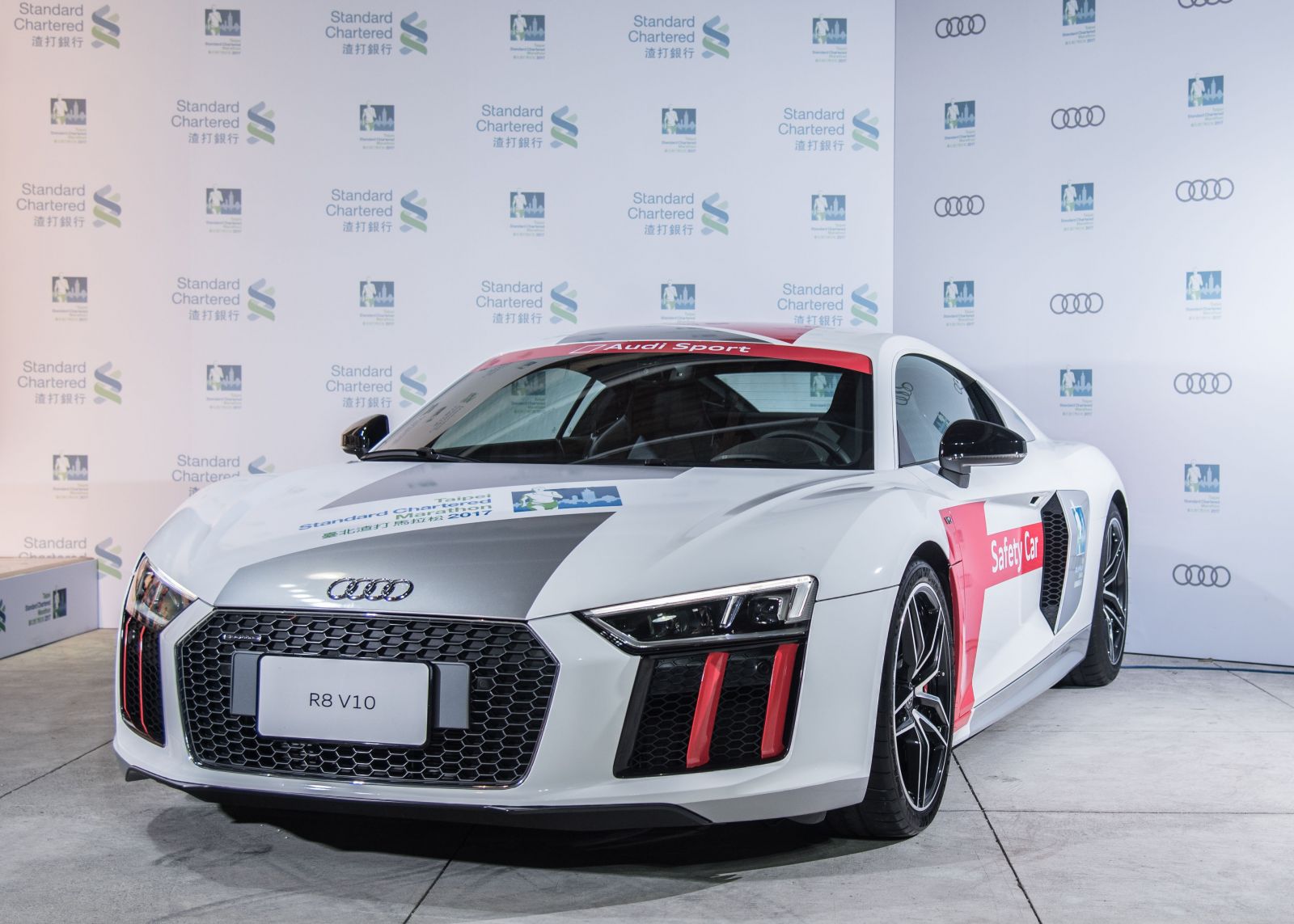 台灣奧迪身為賽事頂級贊助商，出動Audi Sport旗下旗艦超跑Audi R8和跑者一同起跑，為現場3萬名跑者喝采。