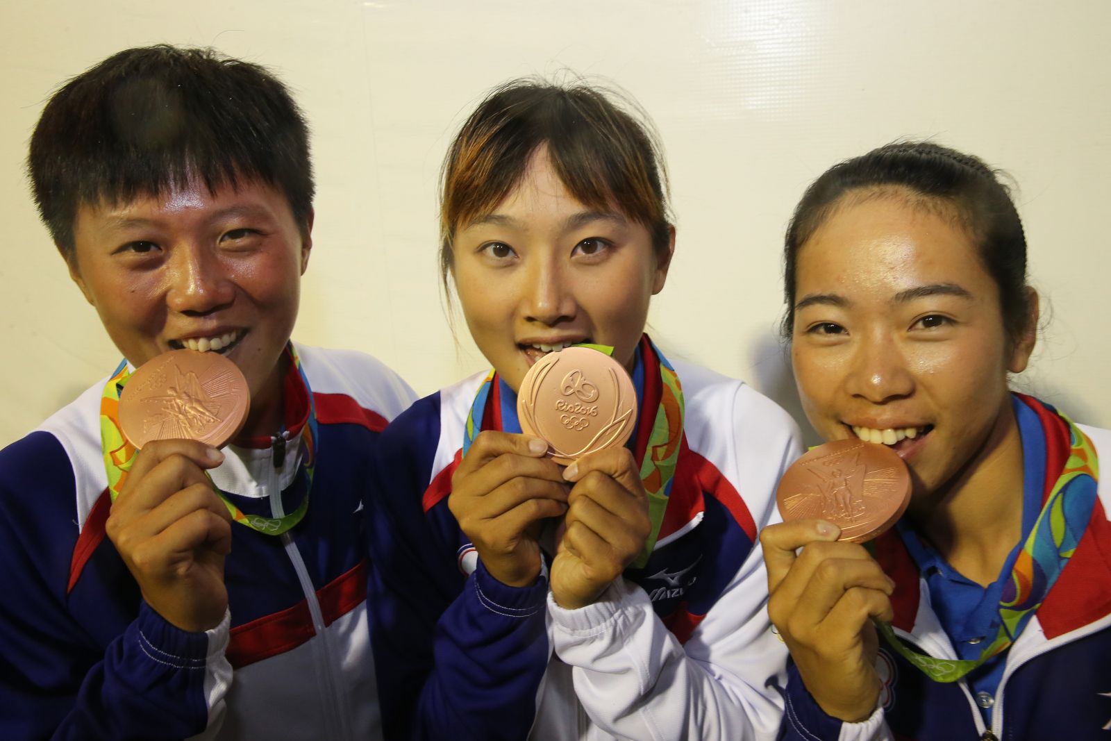 中華女子射箭團體摘銅，個人賽目前譚雅婷(右)表現最佳晉級16強。中華奧會提供