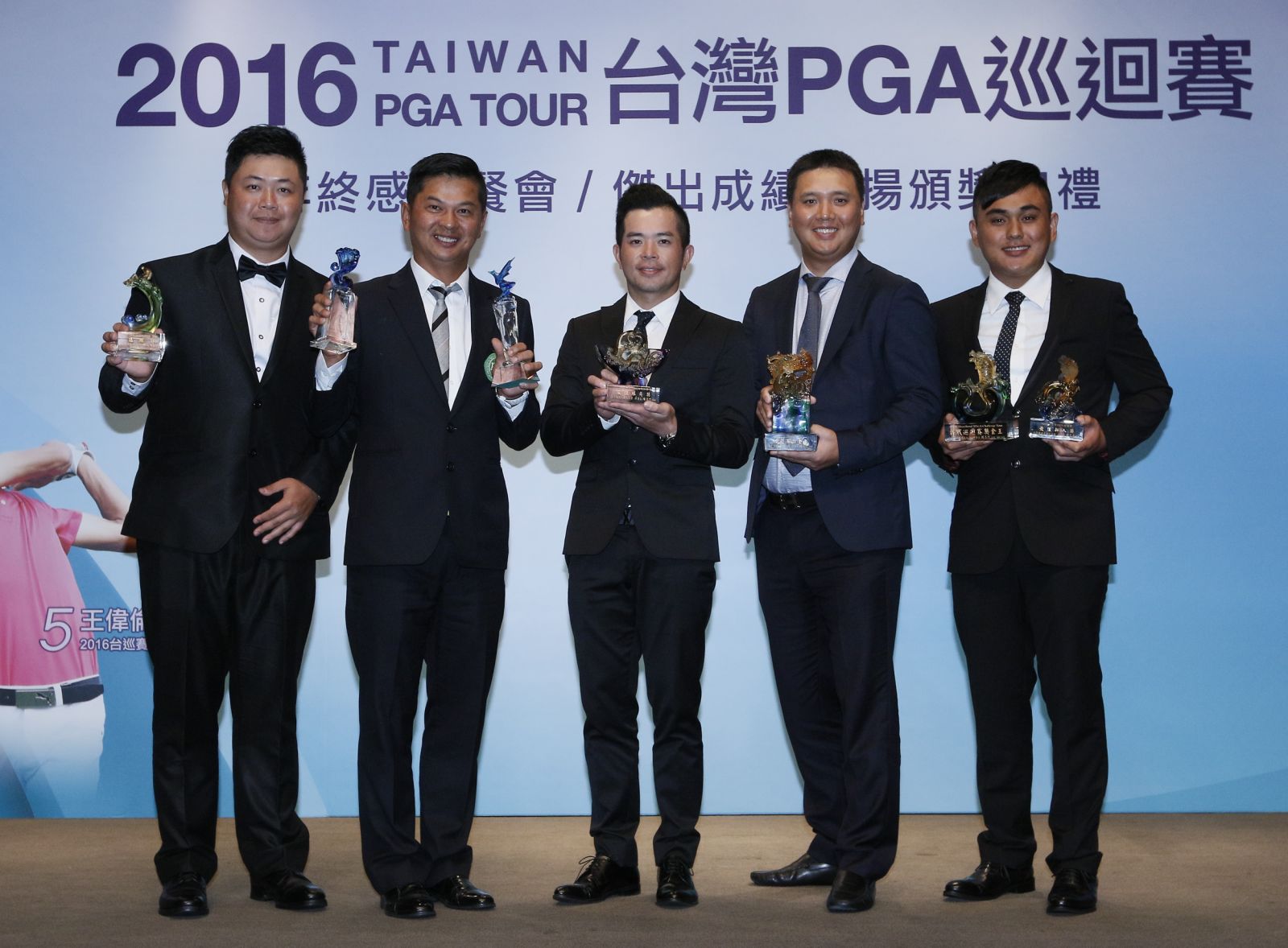 得獎選手(左起)許豪升、林文堂、詹世昌、呂偉智、蔡哲弘。