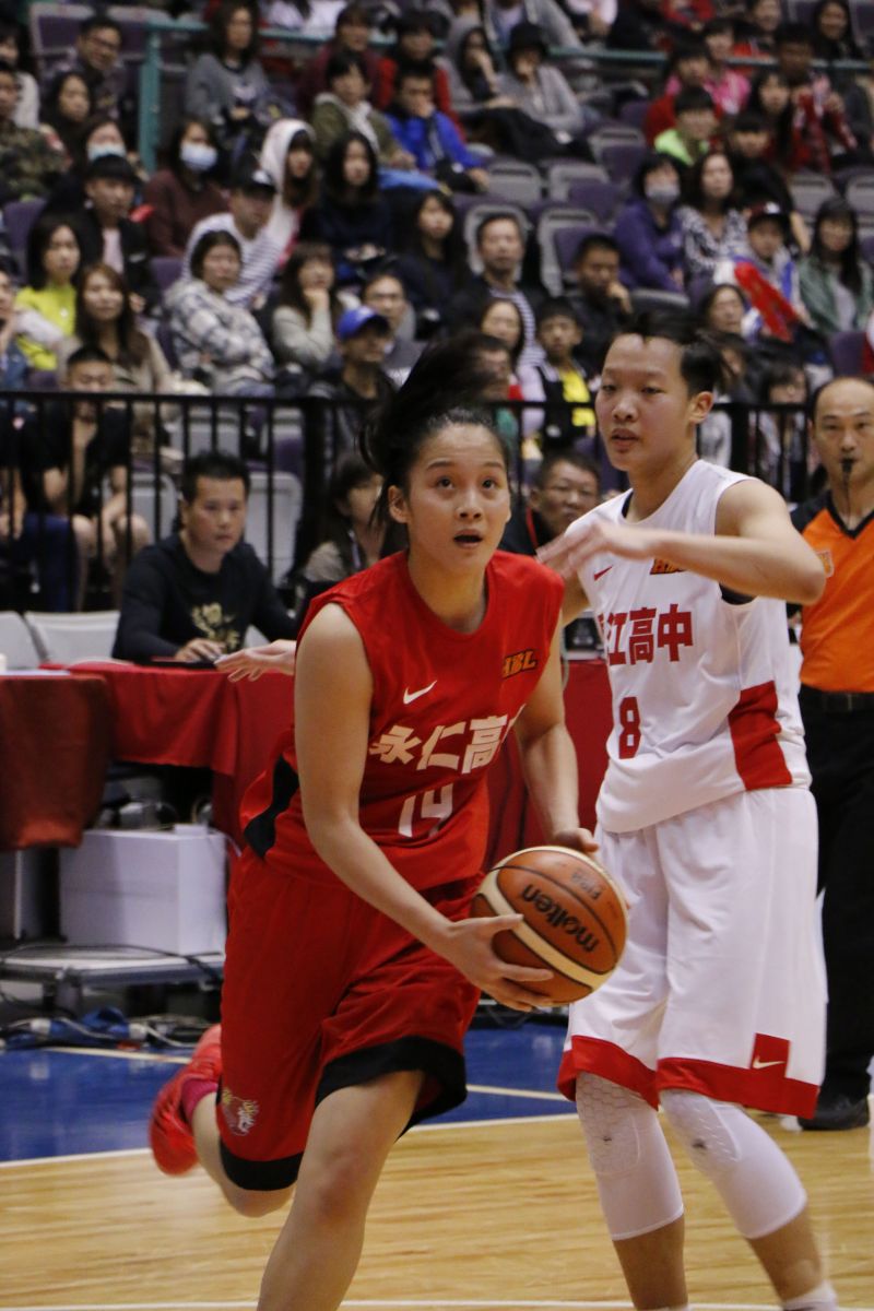 永仁陳千惠2個三分球拿12分、11籃板，本季3度「雙十」。
