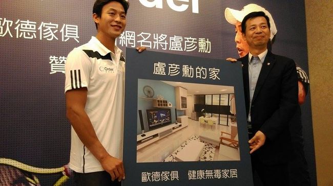 台灣一哥盧彥勳（左）喜獲麟兒後首次購屋，獲傢俱廠商贊助。（蕭玉鳳／攝）