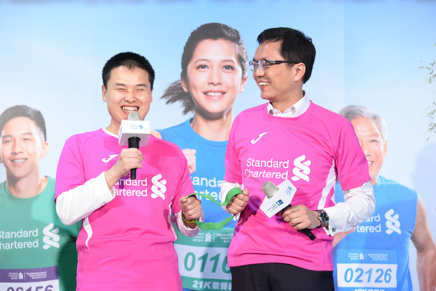 今年將由渣打銀行總經理陳銘僑陪同完成賽事，也鼓勵更多視障朋友參與活動。