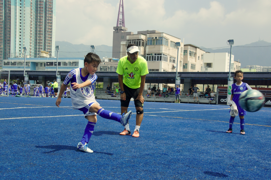 訓練規格完全遵照英國切爾西(CHELSEA)俱樂部課程規範，為台灣培養具堅強實力的足球好手們。