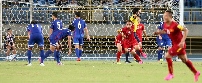 越南隊的陳飛山（20號）踢進致勝球。（李天助／攝）