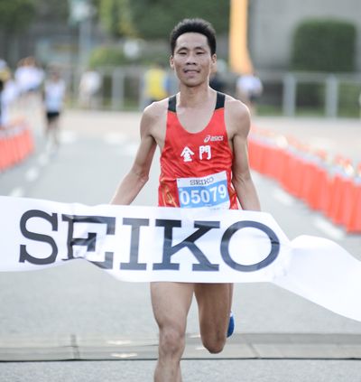 路跑常勝軍何盡平以40分50秒佳績，奪得第四屆SEIKO城市路跑男子組冠軍，創下本賽事四連霸紀錄。（主辦單位提供）