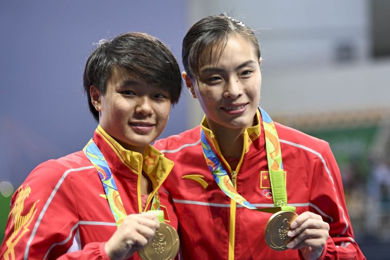 吳敏霞（右）完成奧運超級4連冠+5金！法新社