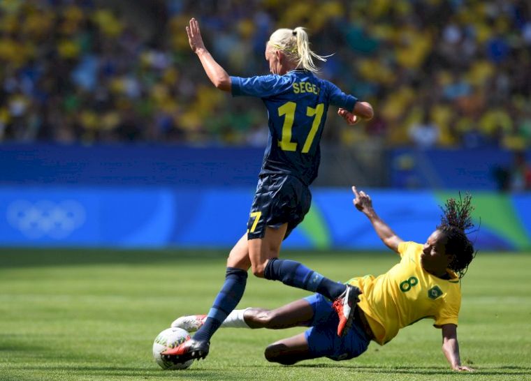 瑞典女足扮演大黑馬，踢碎了巴西女足的金牌夢。法新社
