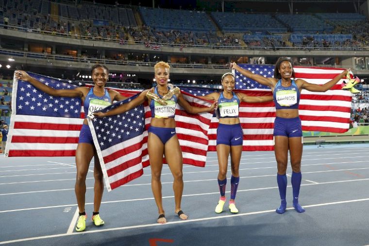 美國女隊拿下1600公尺接力金牌。法新社