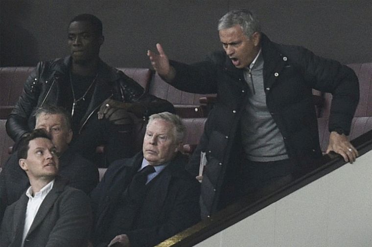 曼聯主帥穆里尼奧(Jose Mourinho)半場休息時被罰出場。圖/法新社