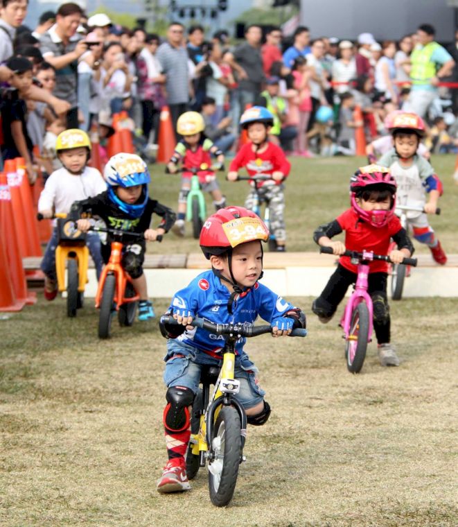 日月潭單車嘉年華會滑步車賽。中華民國自行車騎士協會／提供。