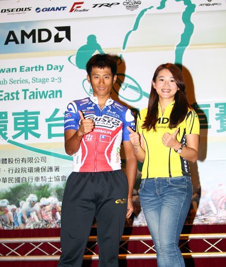 「臺灣一哥」馮俊凱（左）與AMD Green 樂活大使魏華萱（左）。（中華自行車騎士協會提供）