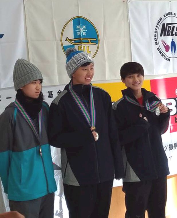 B組女子冠軍林欣蓉與亞軍林芝韻。中華民國雪橇雪車協會／提供。
