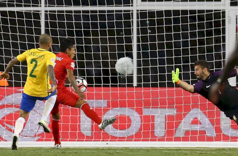秘魯爭議進球，淘汰巴西。(AFP)
