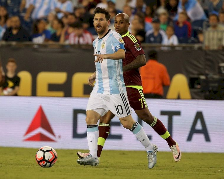 梅西兩傳1射助阿根廷殺入四強。(AFP)