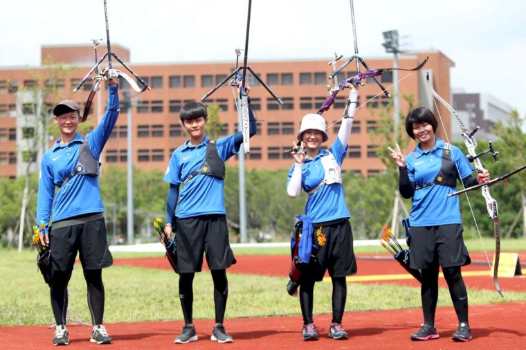 中華反曲弓女子隊羅筱媛(左起)、郭庭安、林昱萱和吳佳鴻。中華民國射箭協會提供
