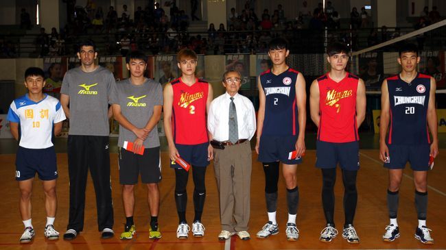 201企排11年男子組第三循環最佳技術球員頒獎後合影。中華民國排球協會／提供。