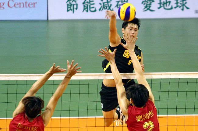 國訓中心蔡家豪攻下18分，率隊打敗MIZUNO。中華民國排球協會／提供。