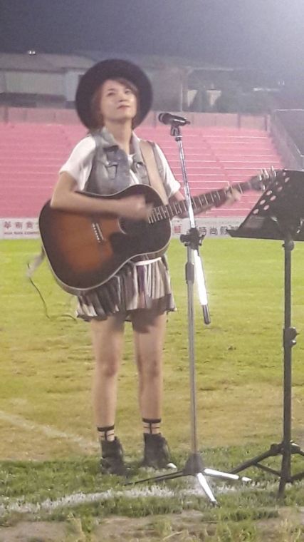 金曲歌手PiA吳蓓雅現場演唱。中華民國足球協會提供