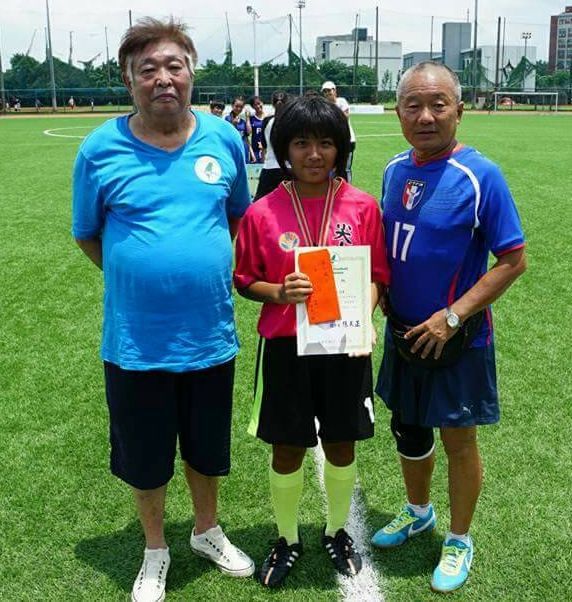 尖山女足教練劉恆亮(右)是台灣基層女足的推手。大會提供