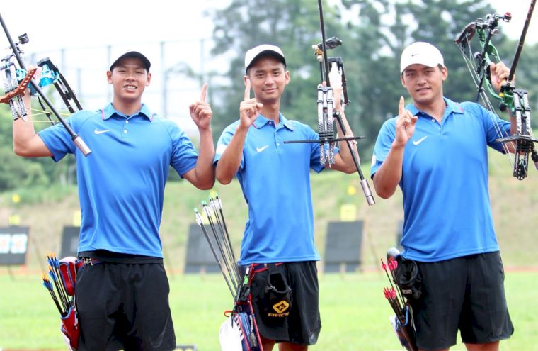 中華隊射下複合弓男子團體金牌。中華民國射箭協會提供