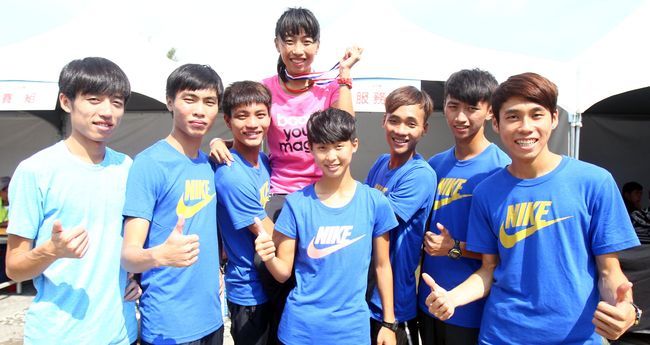 Mizuno馬拉松接力賽國立體育大學A隊奪得大專甲組冠軍。（中華田徑協會提供）